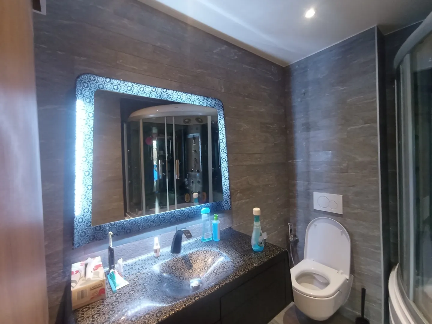 Appartement Moderne de 3 Chambres - Photo 8 sur 25
