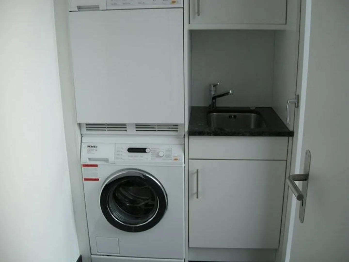 Appartement en duplex exclusif de 6 pièces au-dessus des toits de Bâle - Photo 7 sur 12