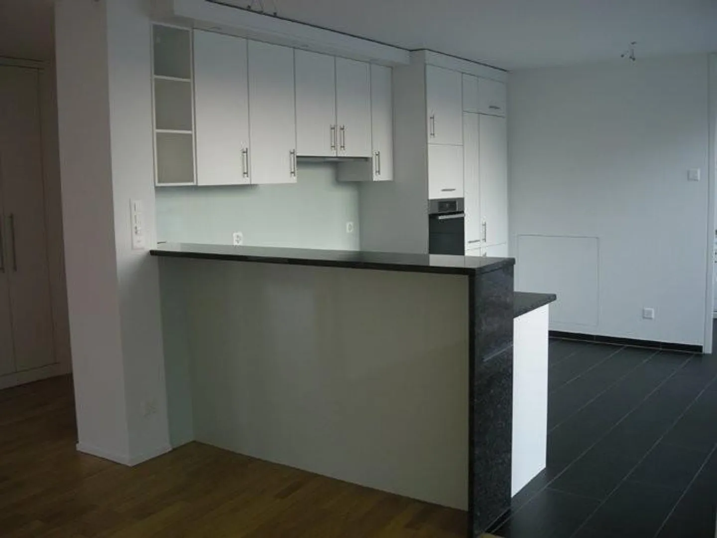 Appartement en duplex exclusif de 6 pièces au-dessus des toits de Bâle - Photo 4 sur 12