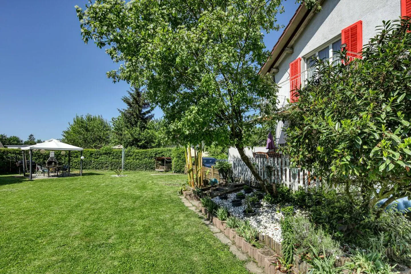 Charming Single-Family Home with Large Garden and Green View - Photo 8 of 17