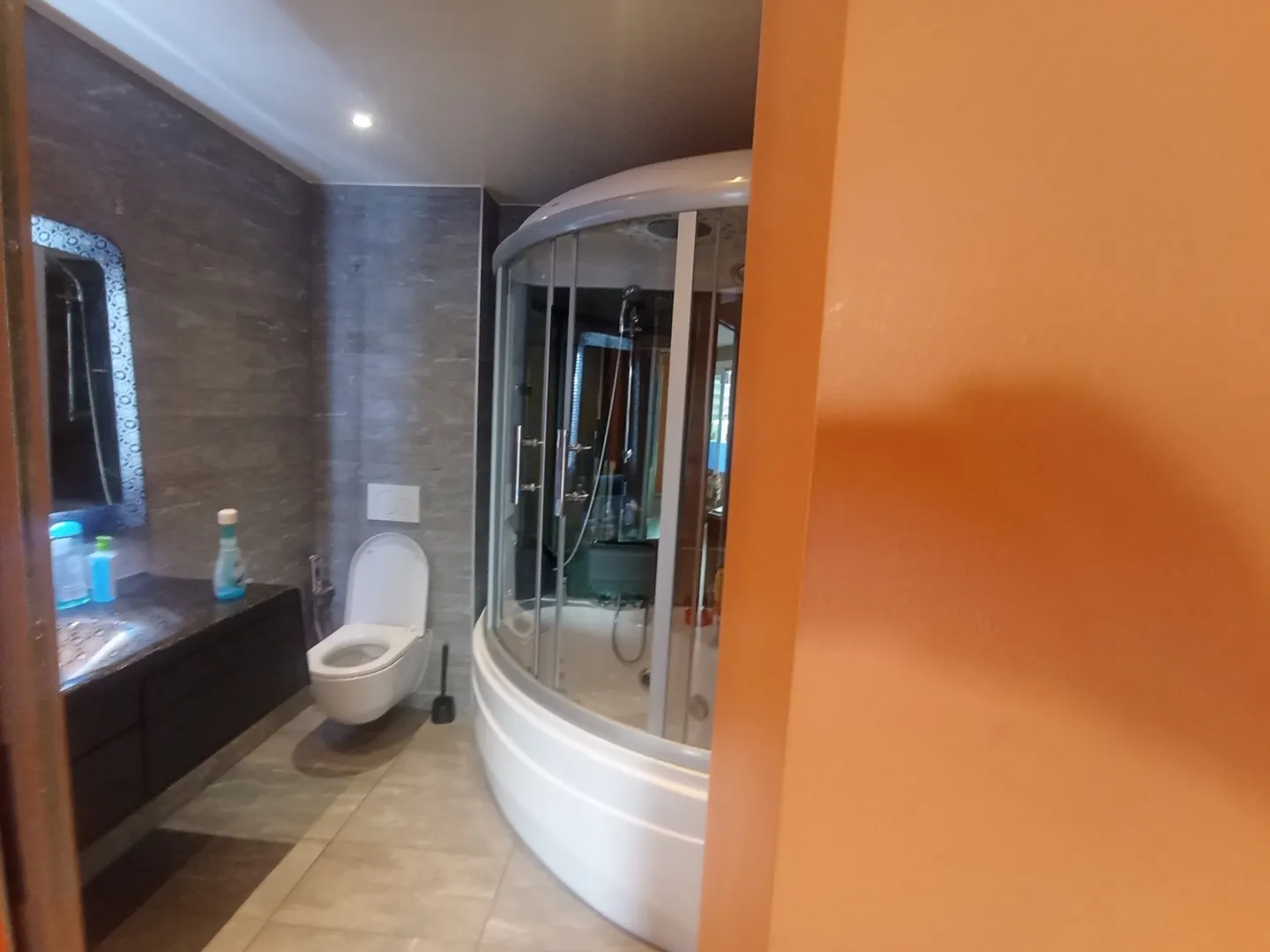 Appartement Moderne de 3 Chambres - Photo 12 sur 25