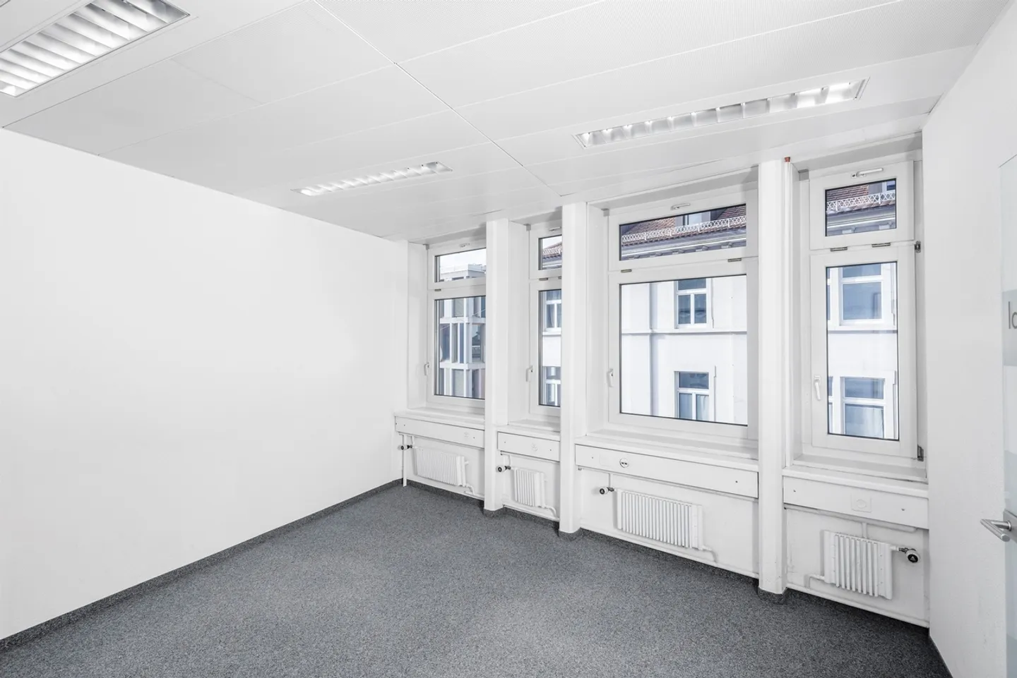 Votre bureau sur la place rouge ! - Photo 7 sur 9