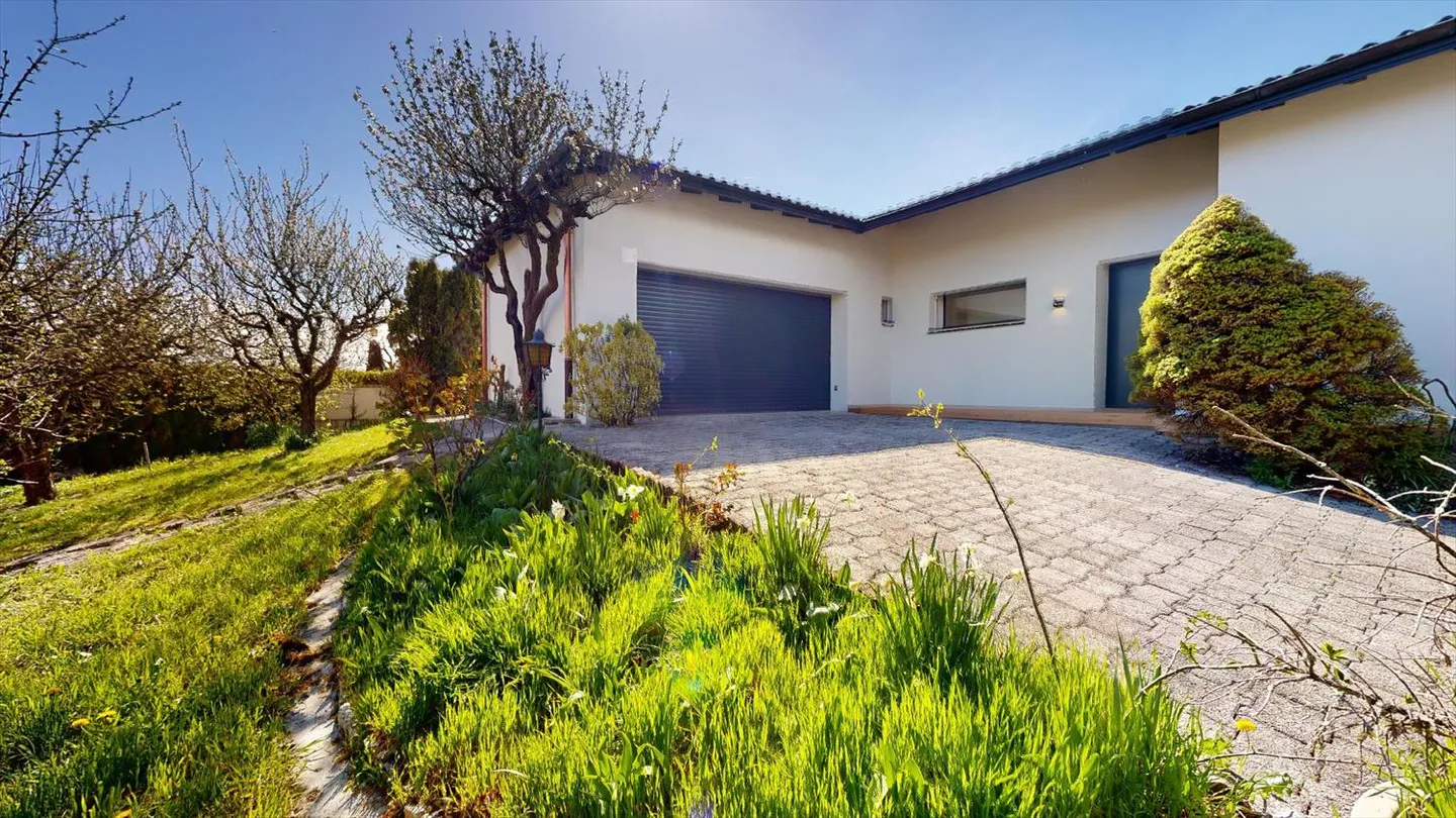 Detached house with 5 bedrooms - Photo 3 of 13