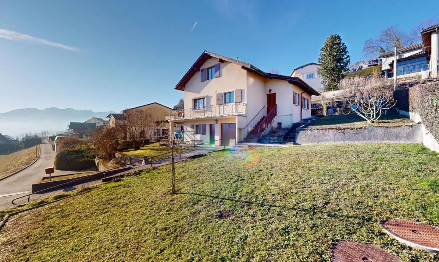 Charming villa with unobstructed view of the Alps and the lake - Photo 3 of 11