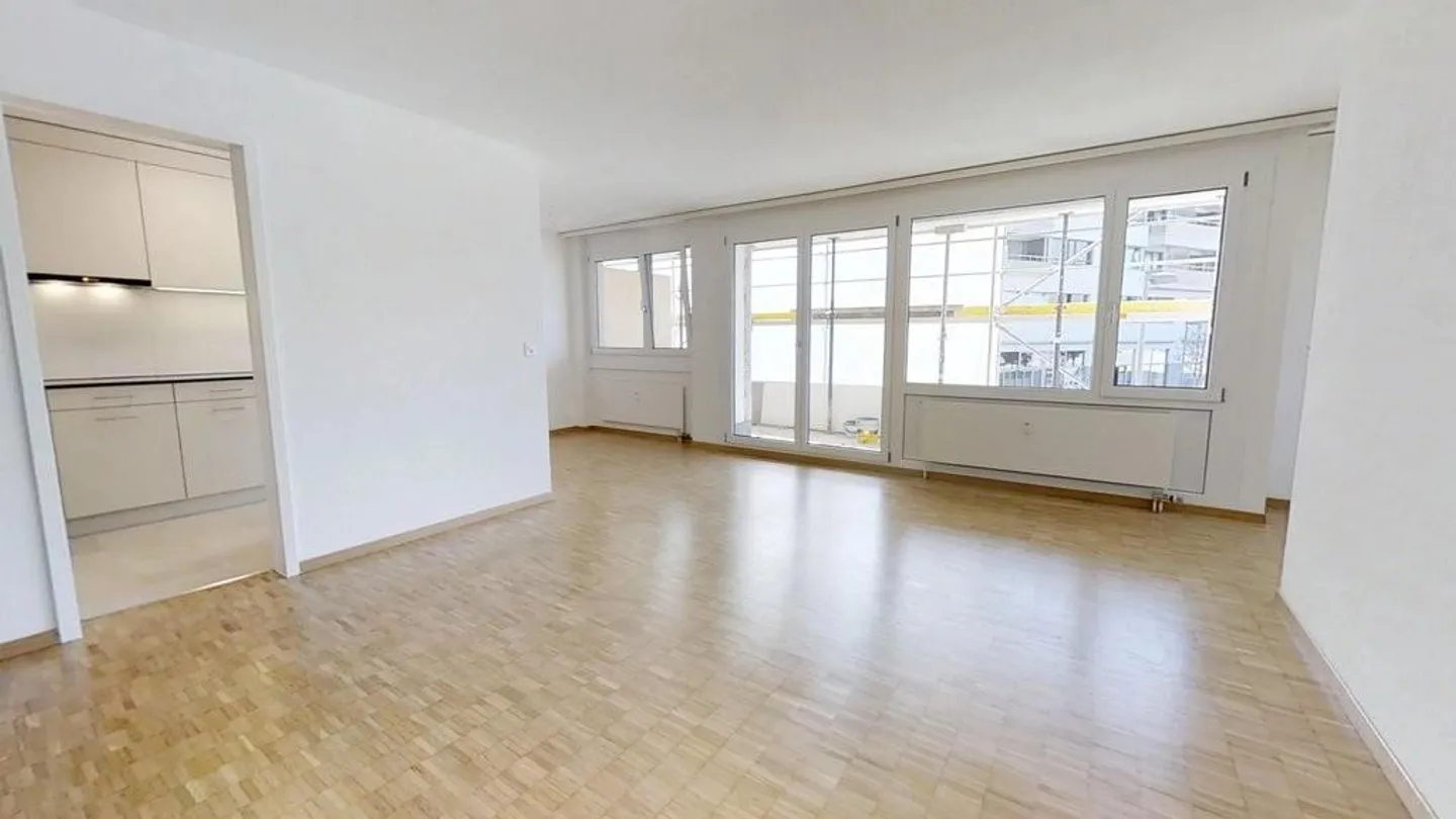 The generous 4 1/2-room apartment in a central location! - Photo 7 of 9