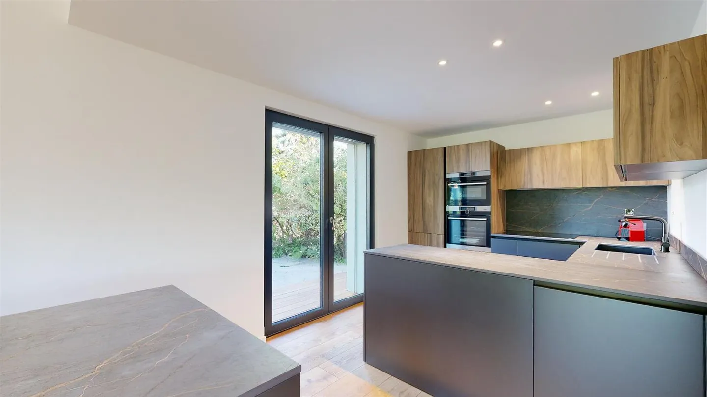 Detached house with 5 bedrooms - Photo 10 of 13