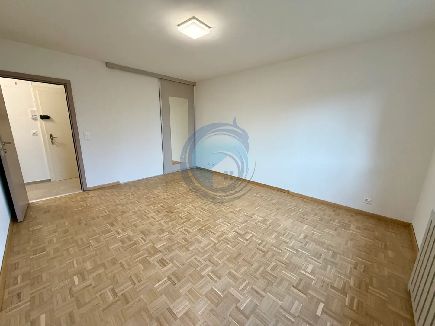 MAGNIFICENT RENOVATED 3.5-ROOM APARTMENT WITH LARGE BALCONY - Photo 6 of 15