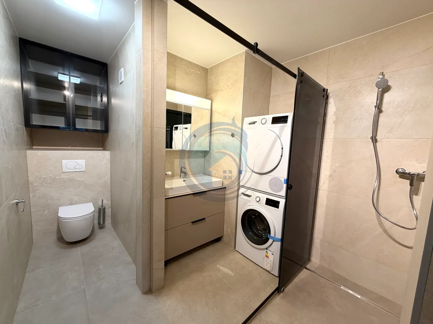 MAGNIFICENT RENOVATED 3.5-ROOM APARTMENT WITH LARGE BALCONY - Photo 9 of 15