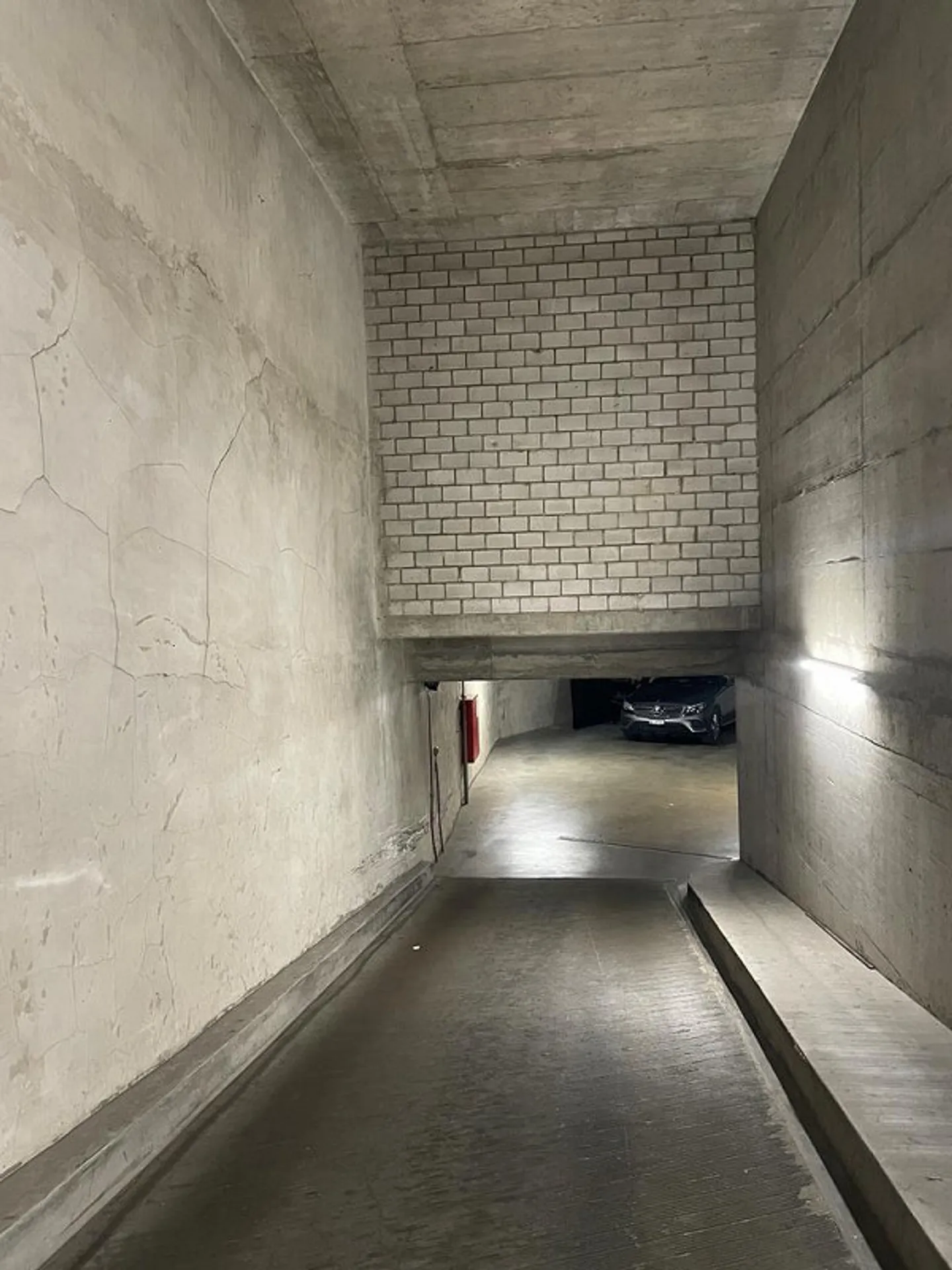 Einstellplatz Nähe Novartiscampus zu vermieten - Foto 2 von 4