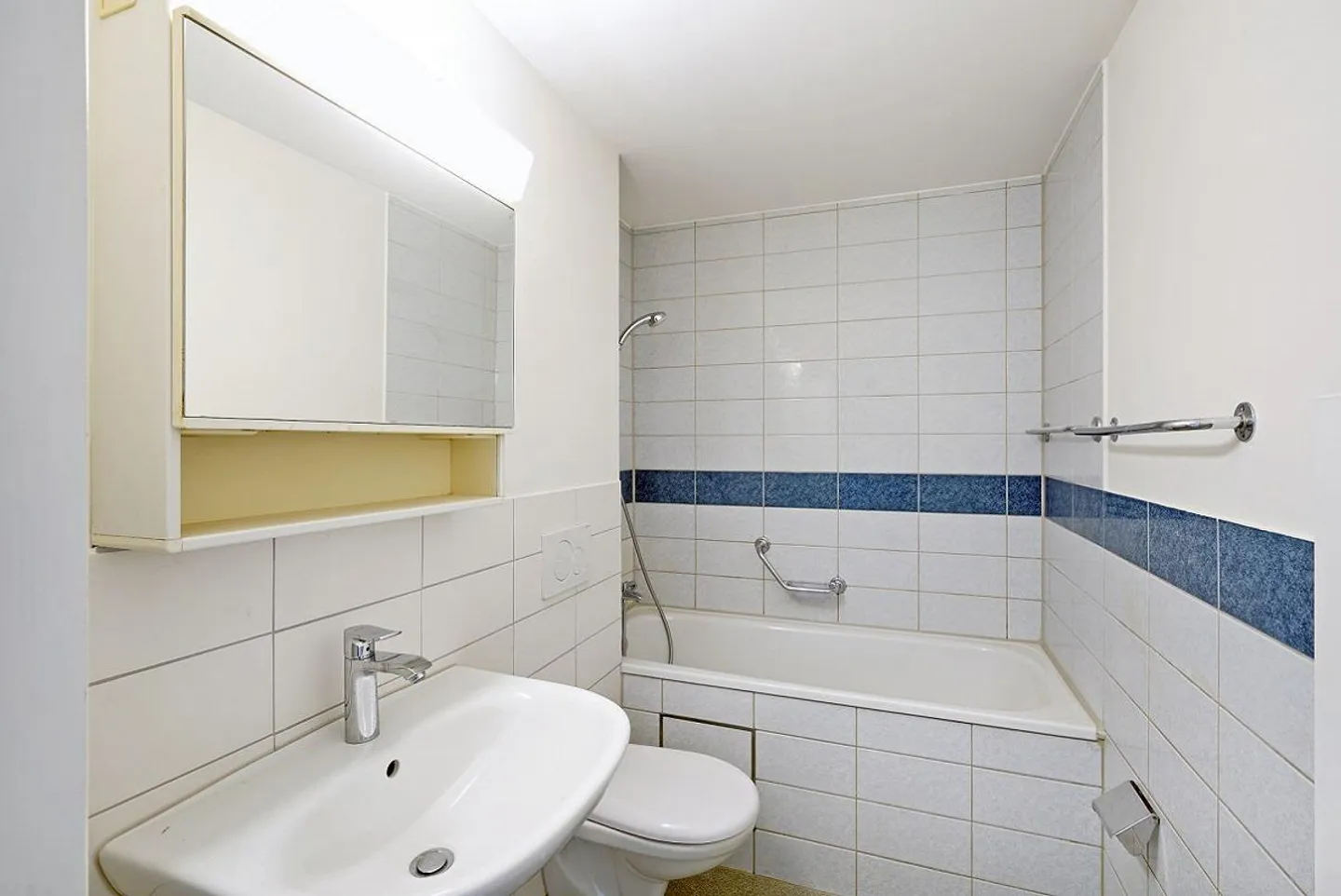 Wohnblock mit ruhigem Innenhof - Foto 7 von 8