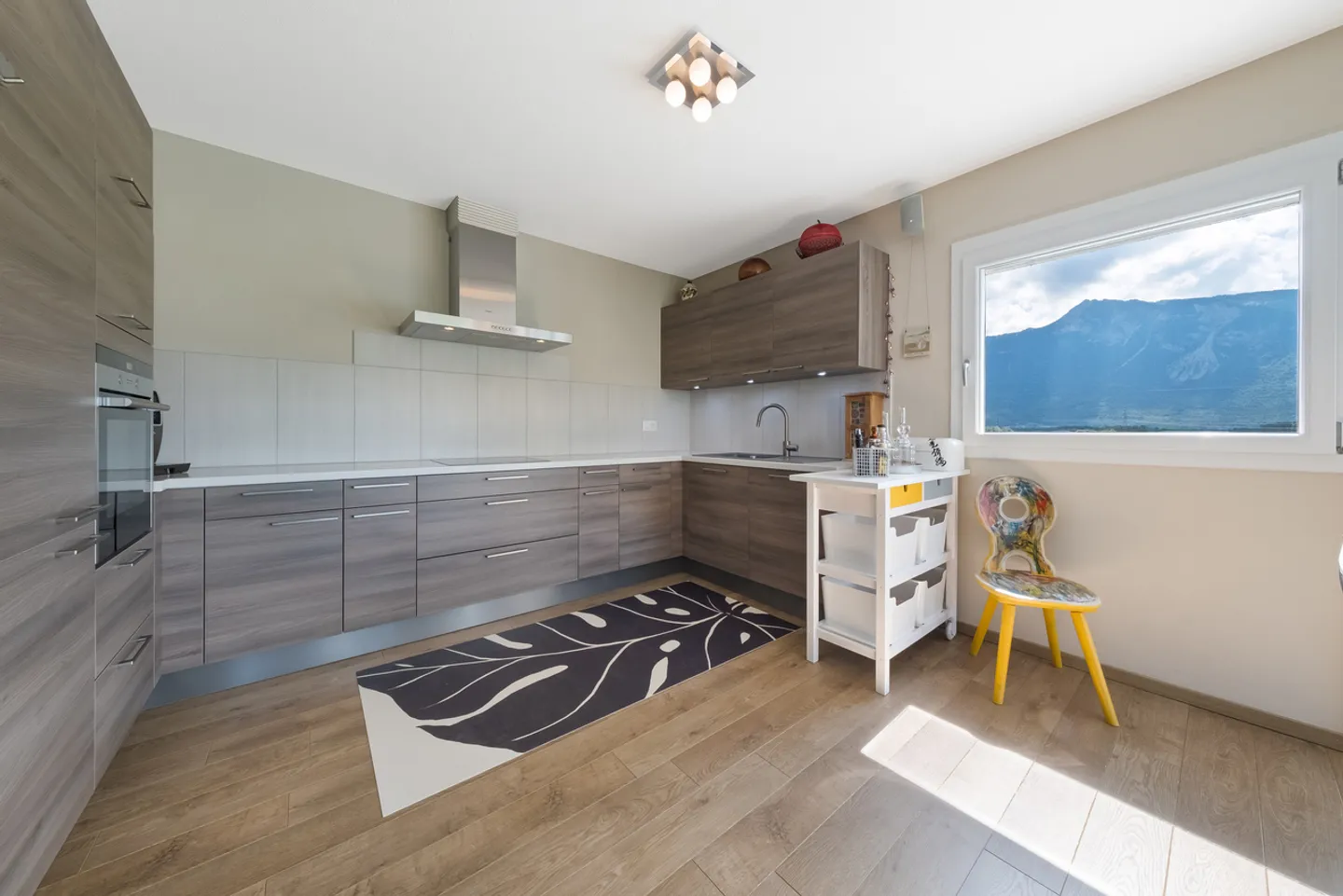 4.5 ROOM APARTMENT - PANORAMIC VIEW - GARAGE - EXCLUSIVE - Photo 2 of 13