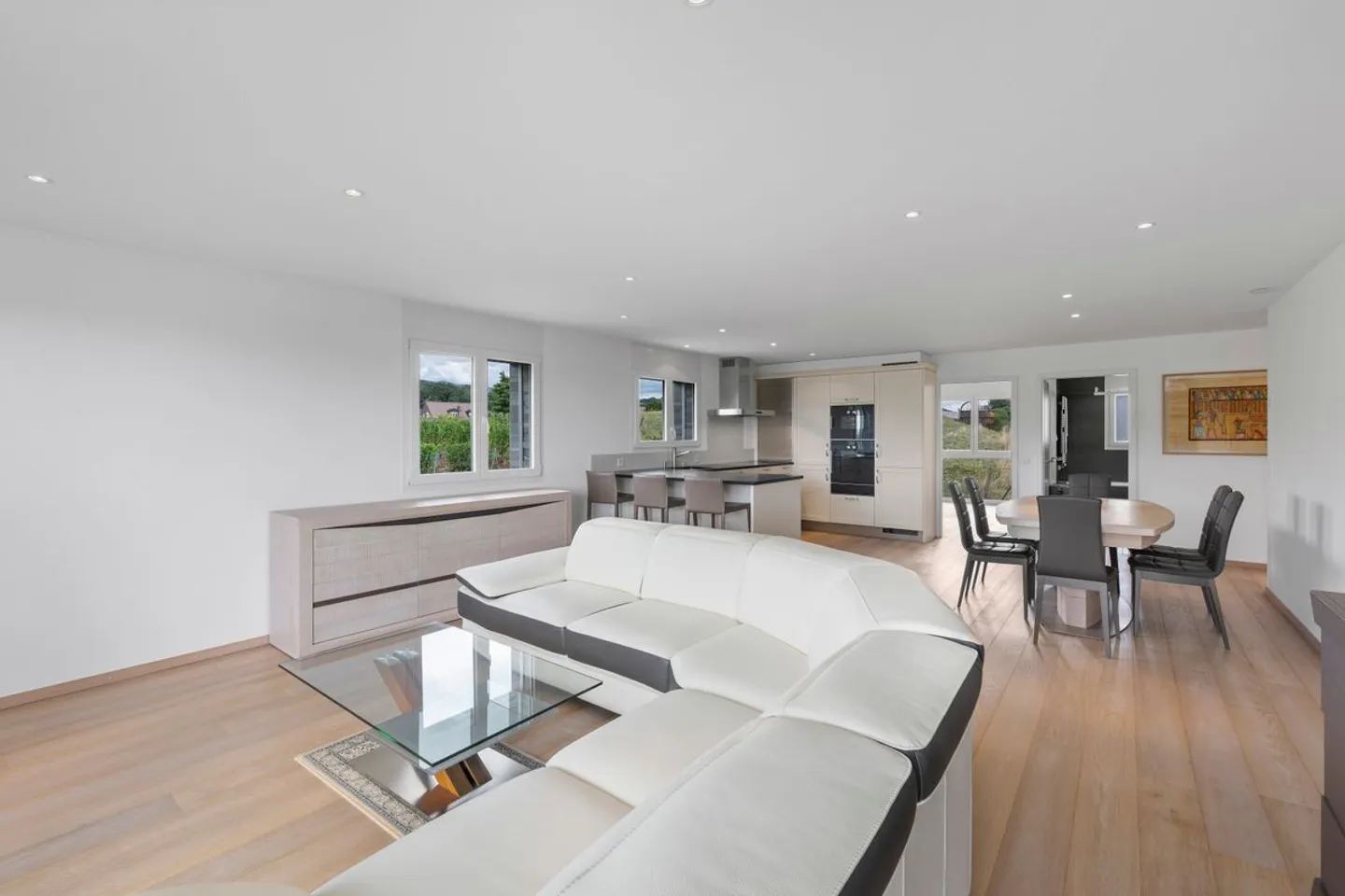 Apartment with unobstructed view and high standard - Photo 10 of 13