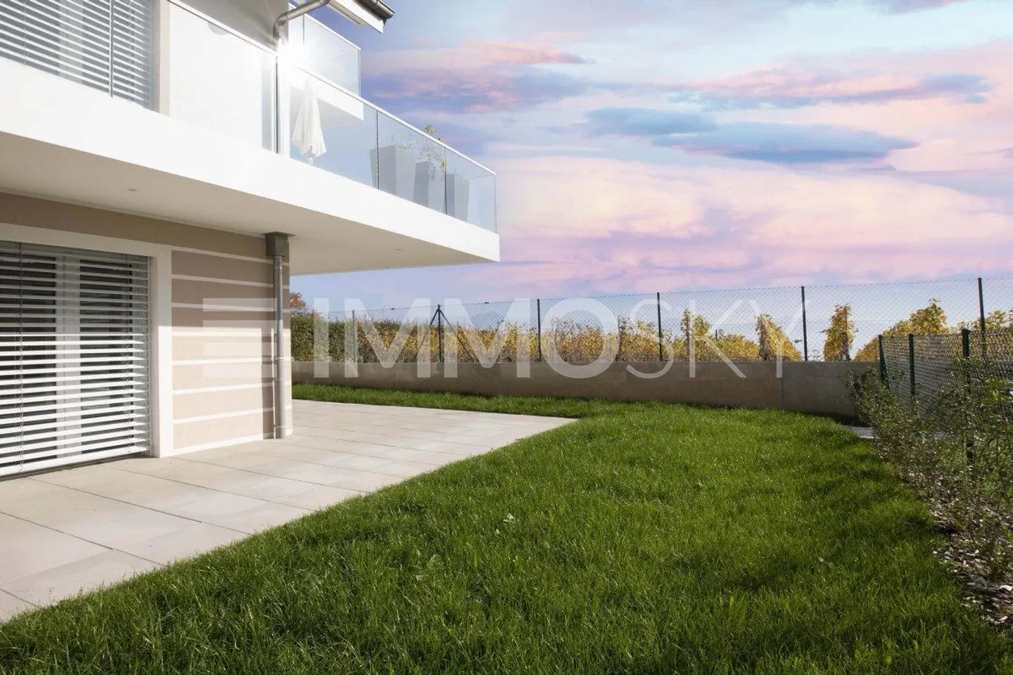 Ground floor apartment with lake view - Photo 3 of 5