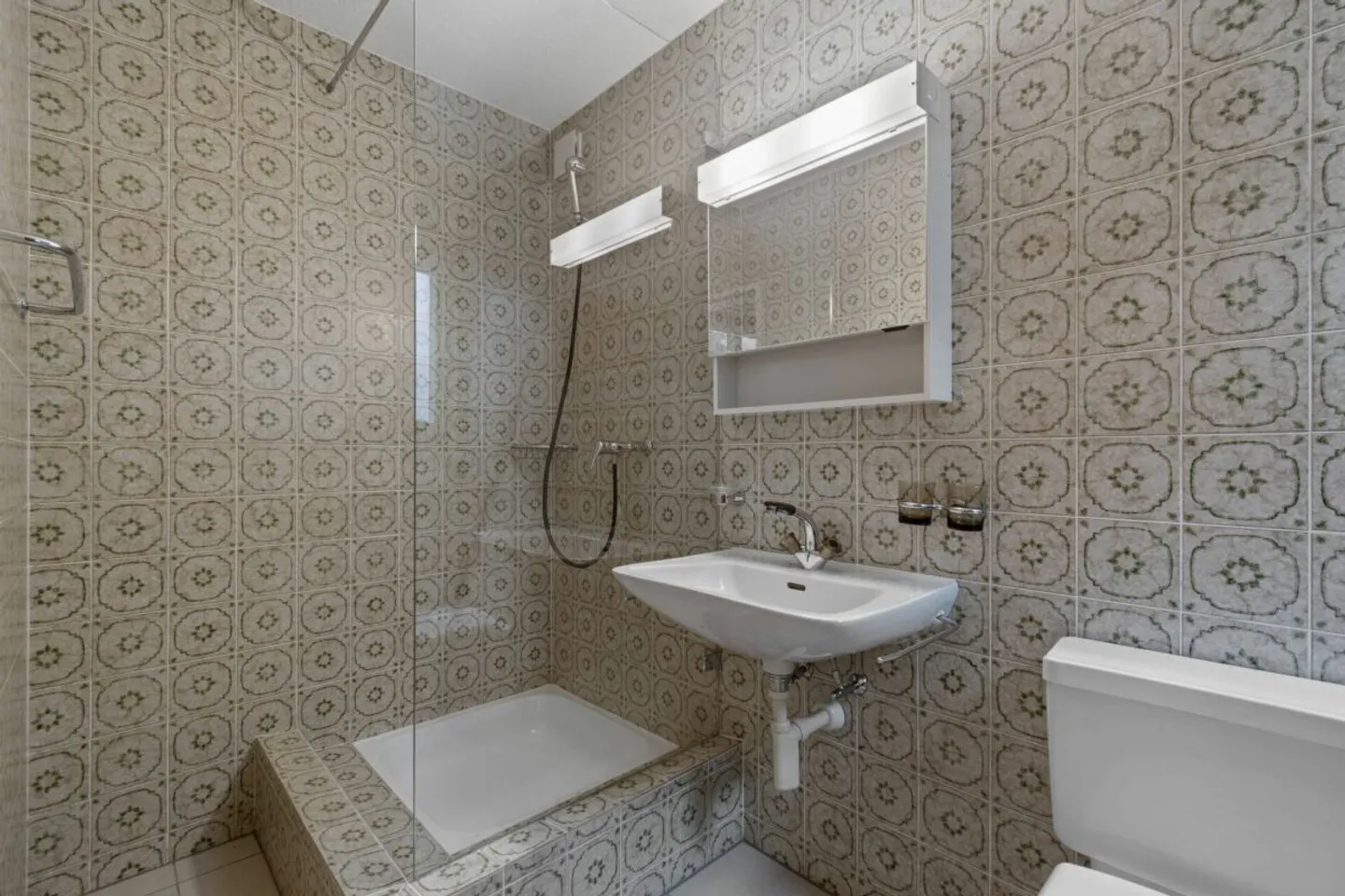 Casa unifamiliare indipendente in una posizione privilegiata a Laufen! - Foto 5 di 16