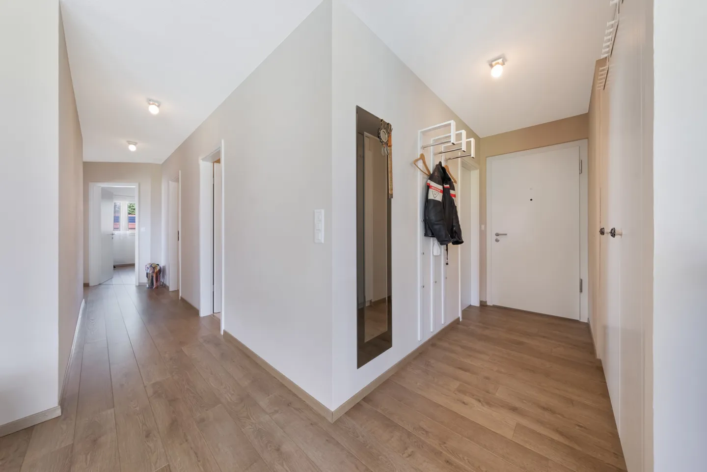 4.5 ROOM APARTMENT - PANORAMIC VIEW - GARAGE - EXCLUSIVE - Photo 9 of 13