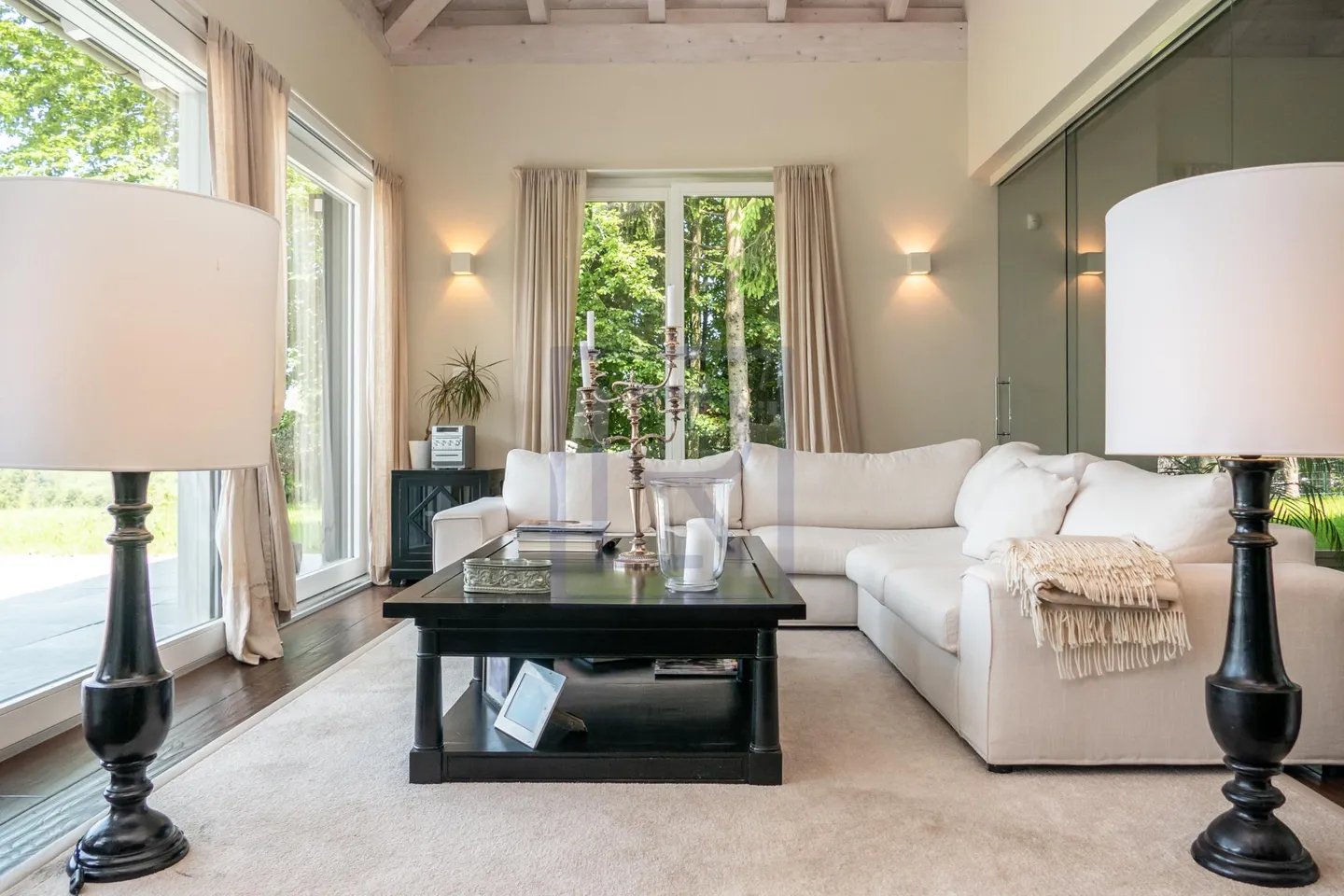 Elegante Moderne Villa - Foto 4 von 6