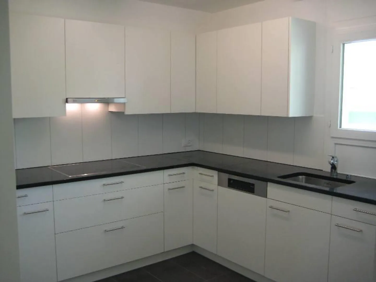 Beautiful 2.5 room apartment for rent - Photo 3 of 5