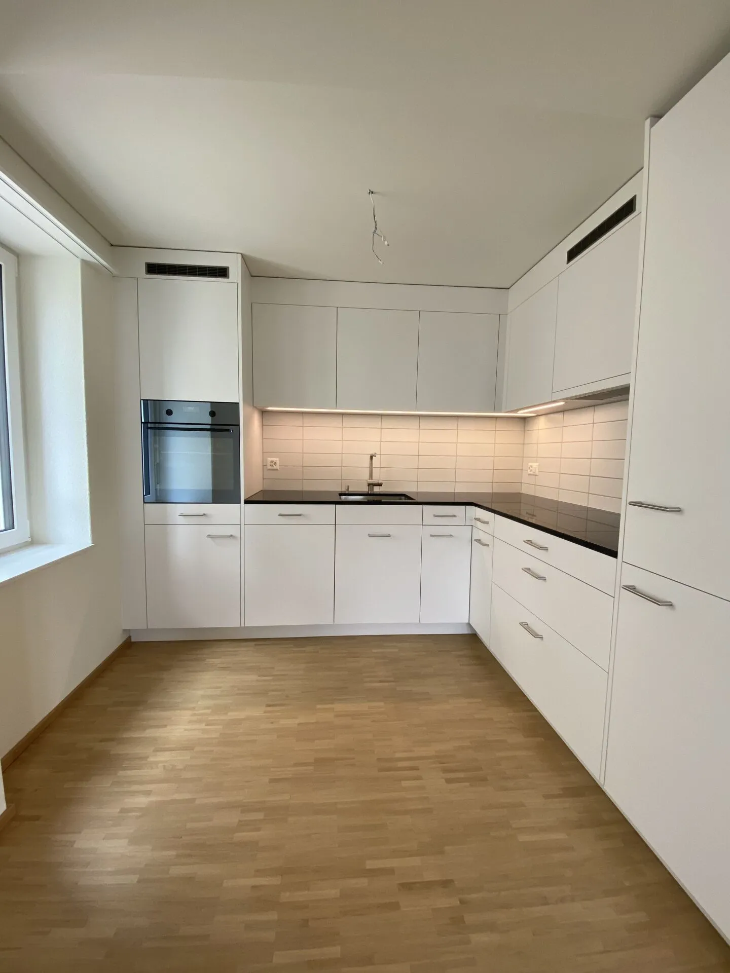 Central 2.5 Room Apartment in a Quiet Environment - Photo 2 of 4