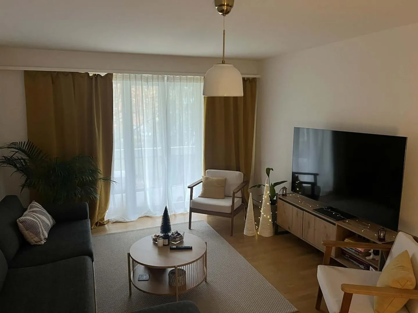 Modern Apartment Near City Center - Photo 5 of 12