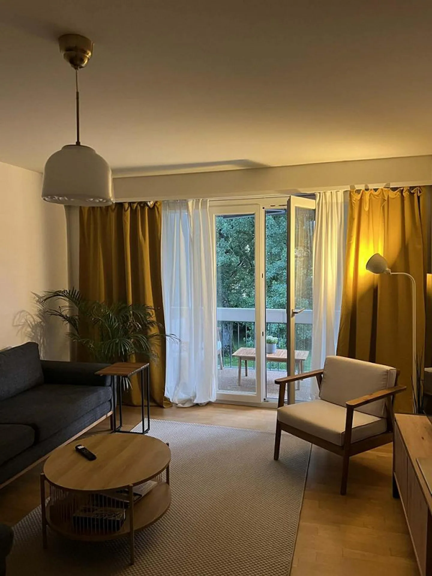 Modern Apartment Near City Center - Photo 6 of 12