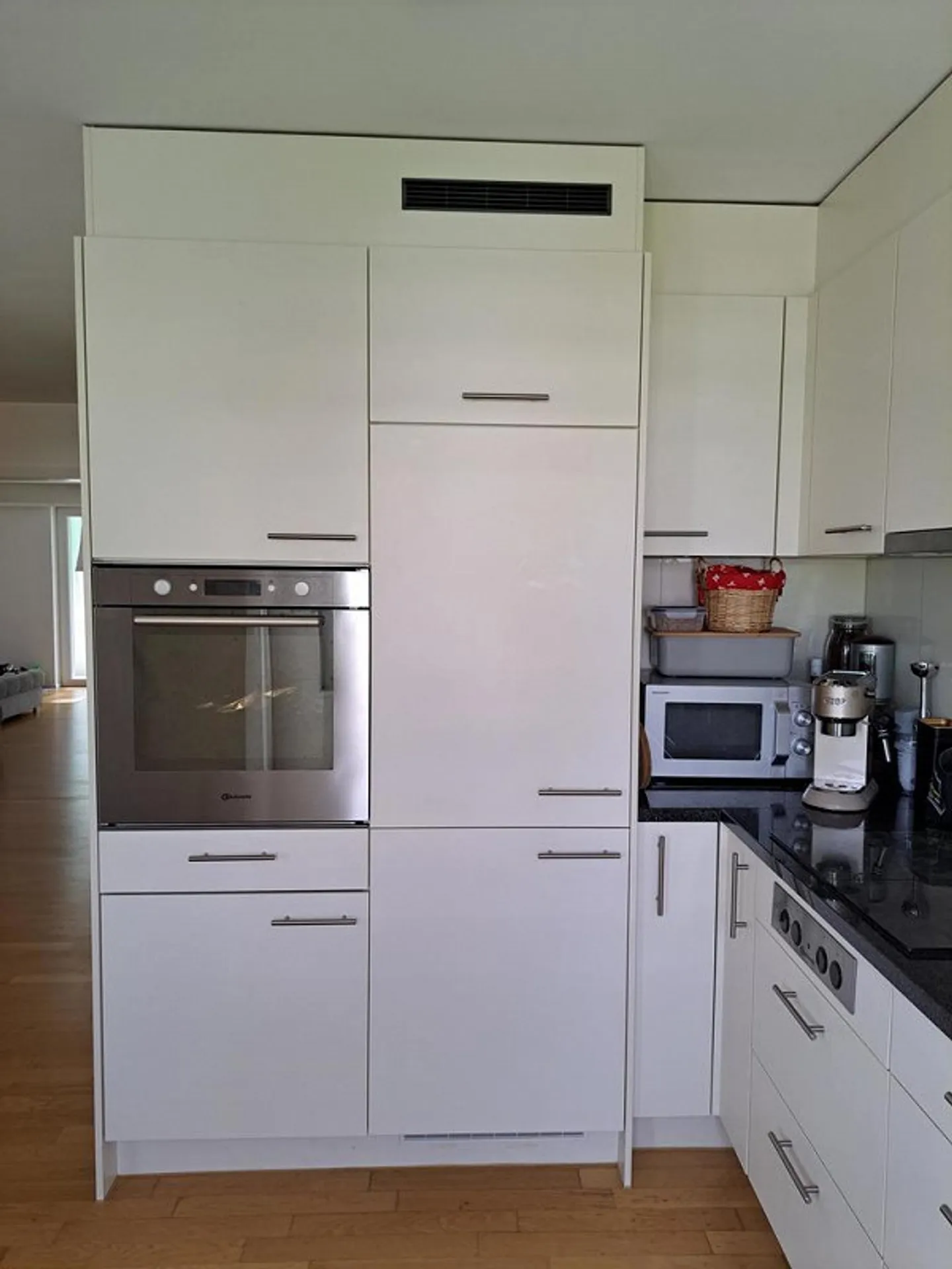 Modern Apartment Near City Center - Photo 3 of 12