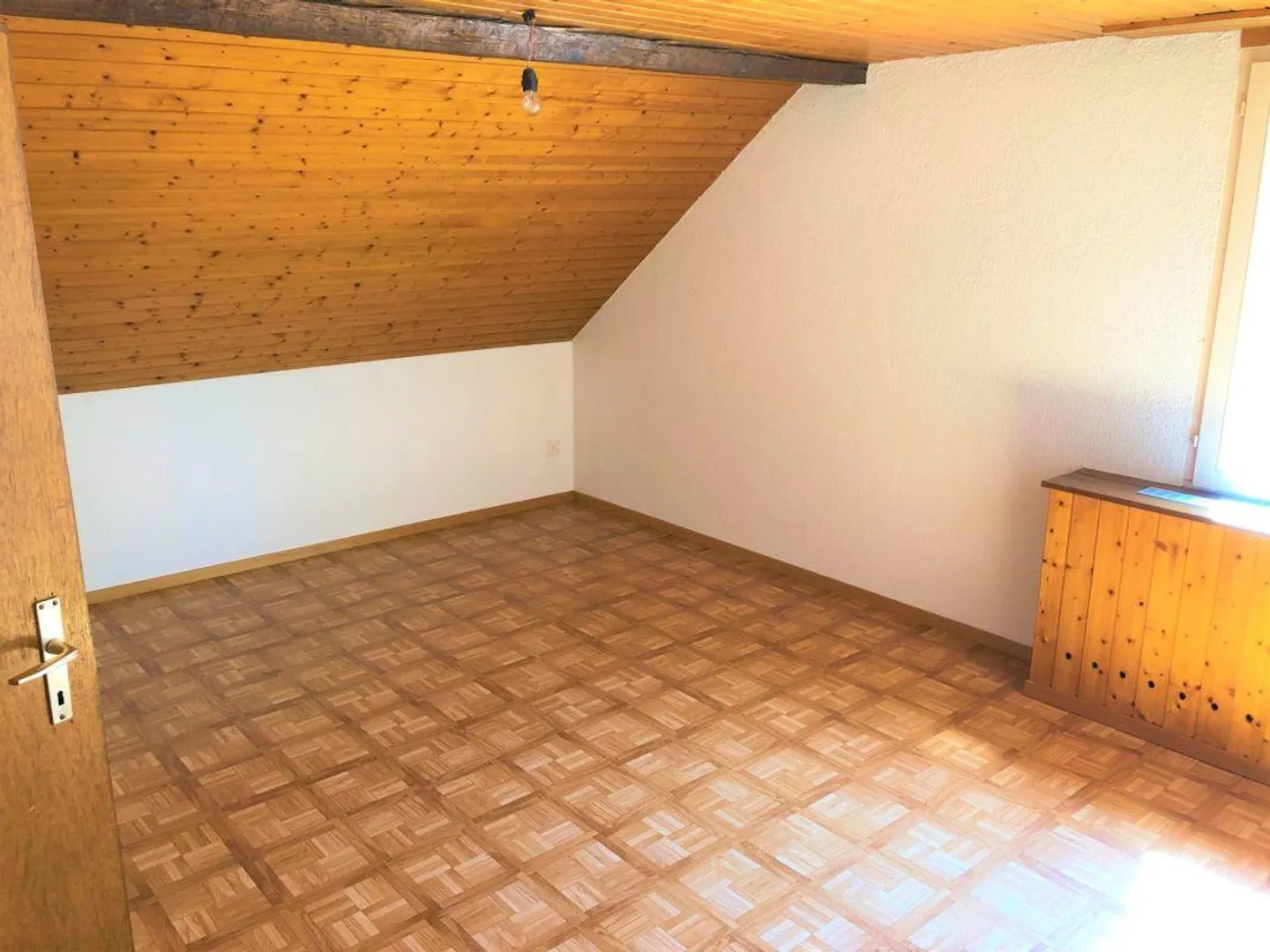 Spacious 3.5 Room Penthouse - Photo 5 of 9