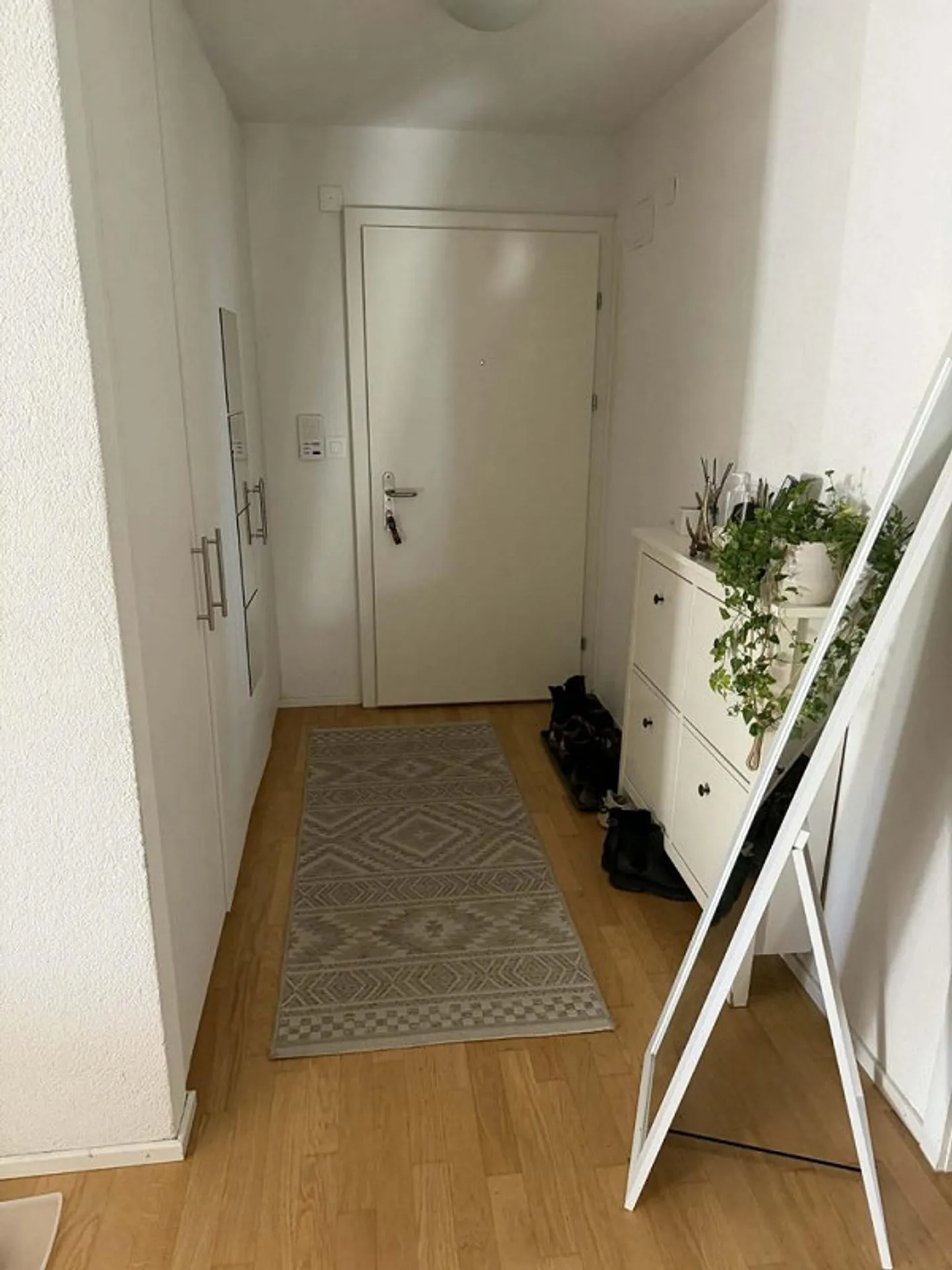 Modern Apartment Near City Center - Photo 10 of 12