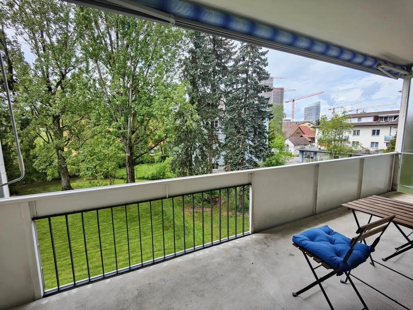 Modern Apartment Near City Center - Photo 11 of 12