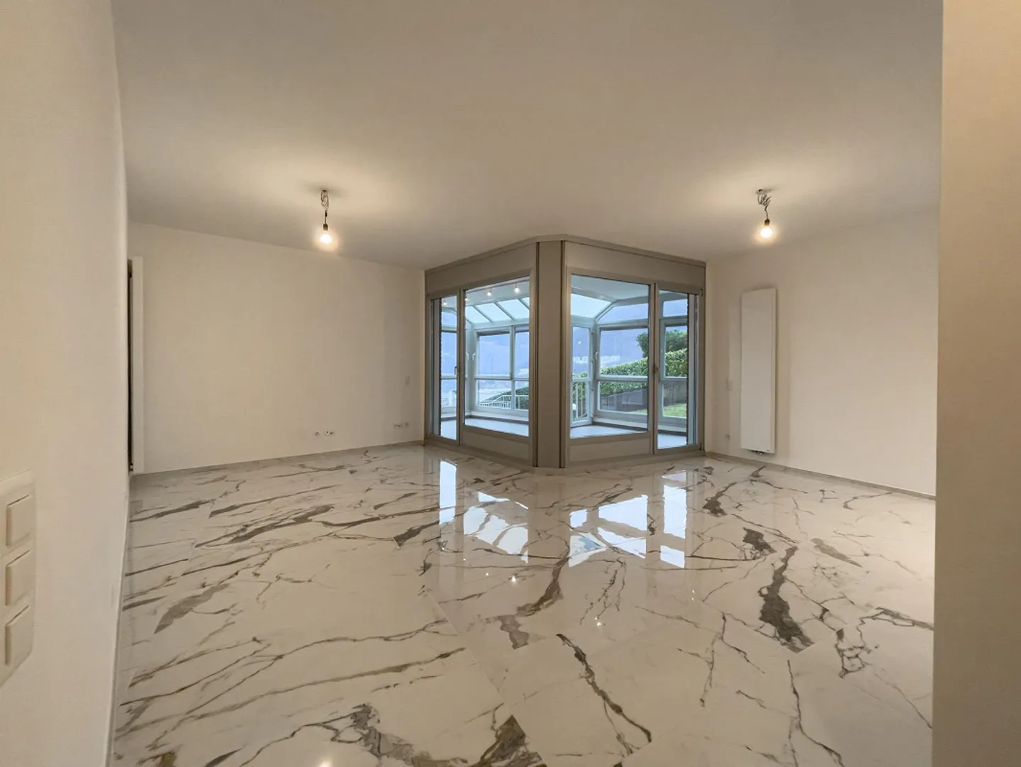 Appartement 4.5 pièces entièrement rénové à Lugano - Photo 3 sur 15