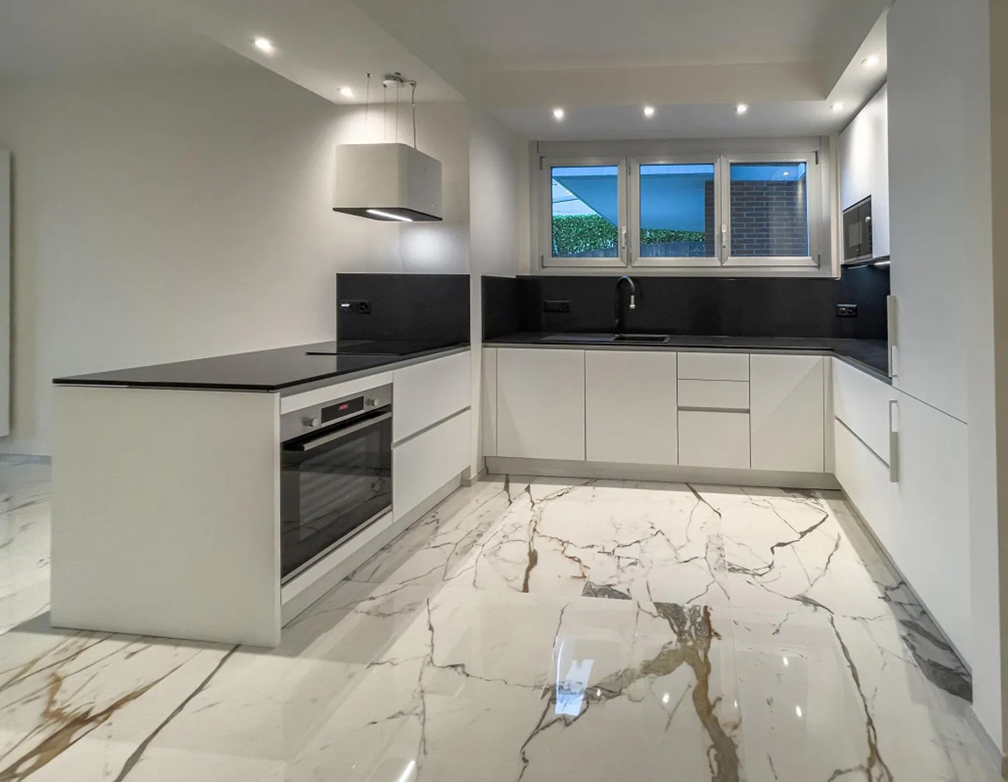 Appartement 4.5 pièces entièrement rénové à Lugano - Photo 6 sur 15