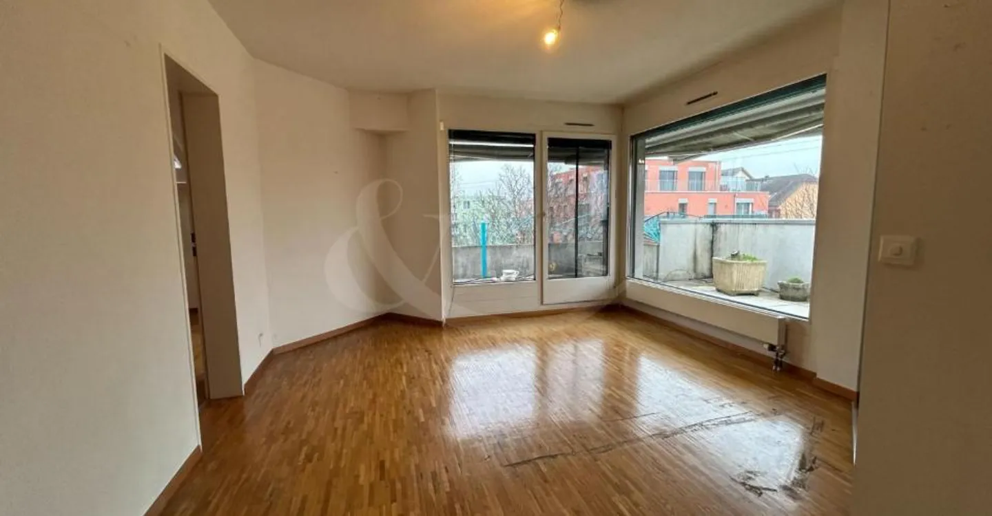 Attico esclusivo che occupa l'intero piano con ampia terrazza nel cuore di Perly - Foto 2 di 11