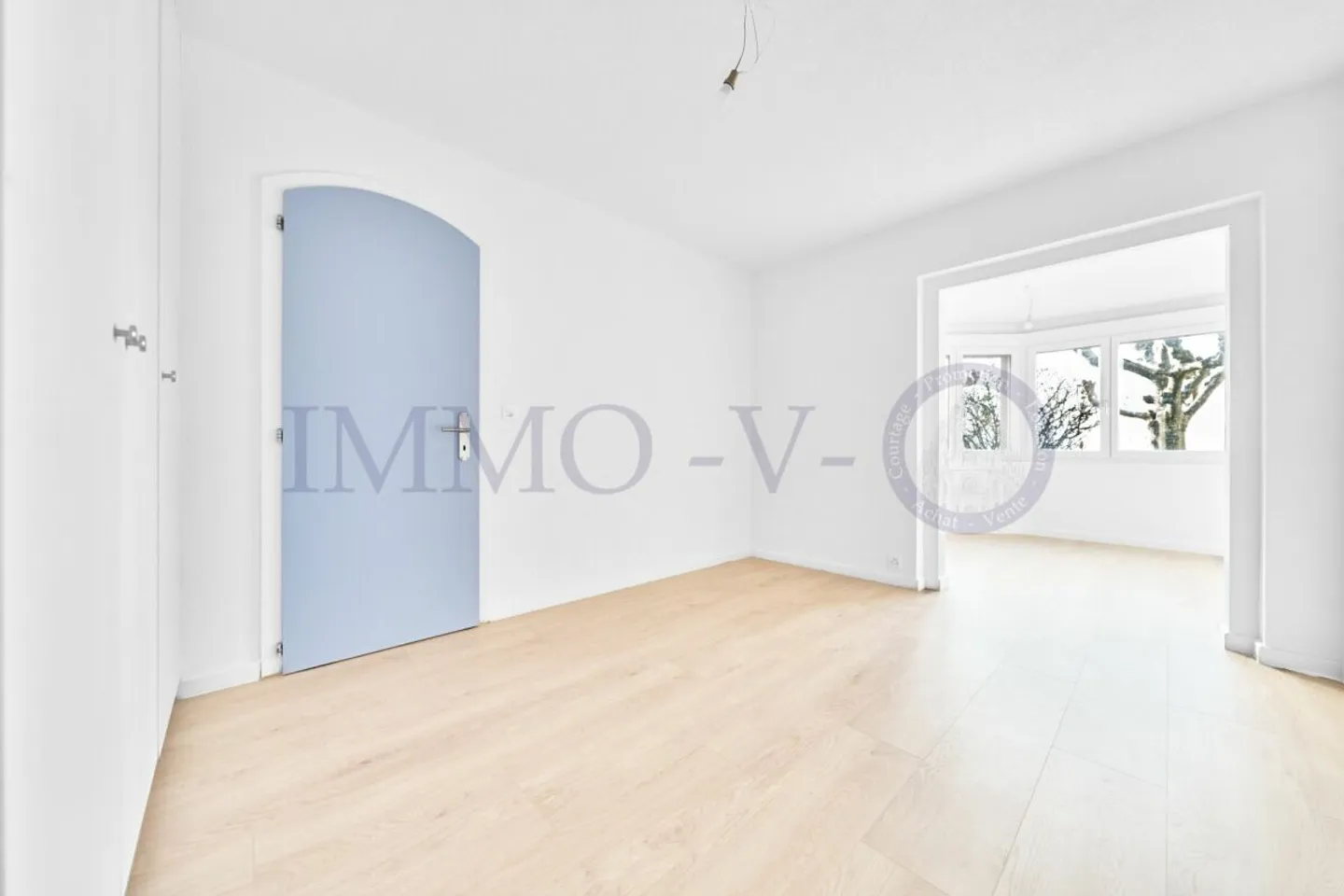 Maison Rénovée avec Vue Lac - Photo 17 sur 20