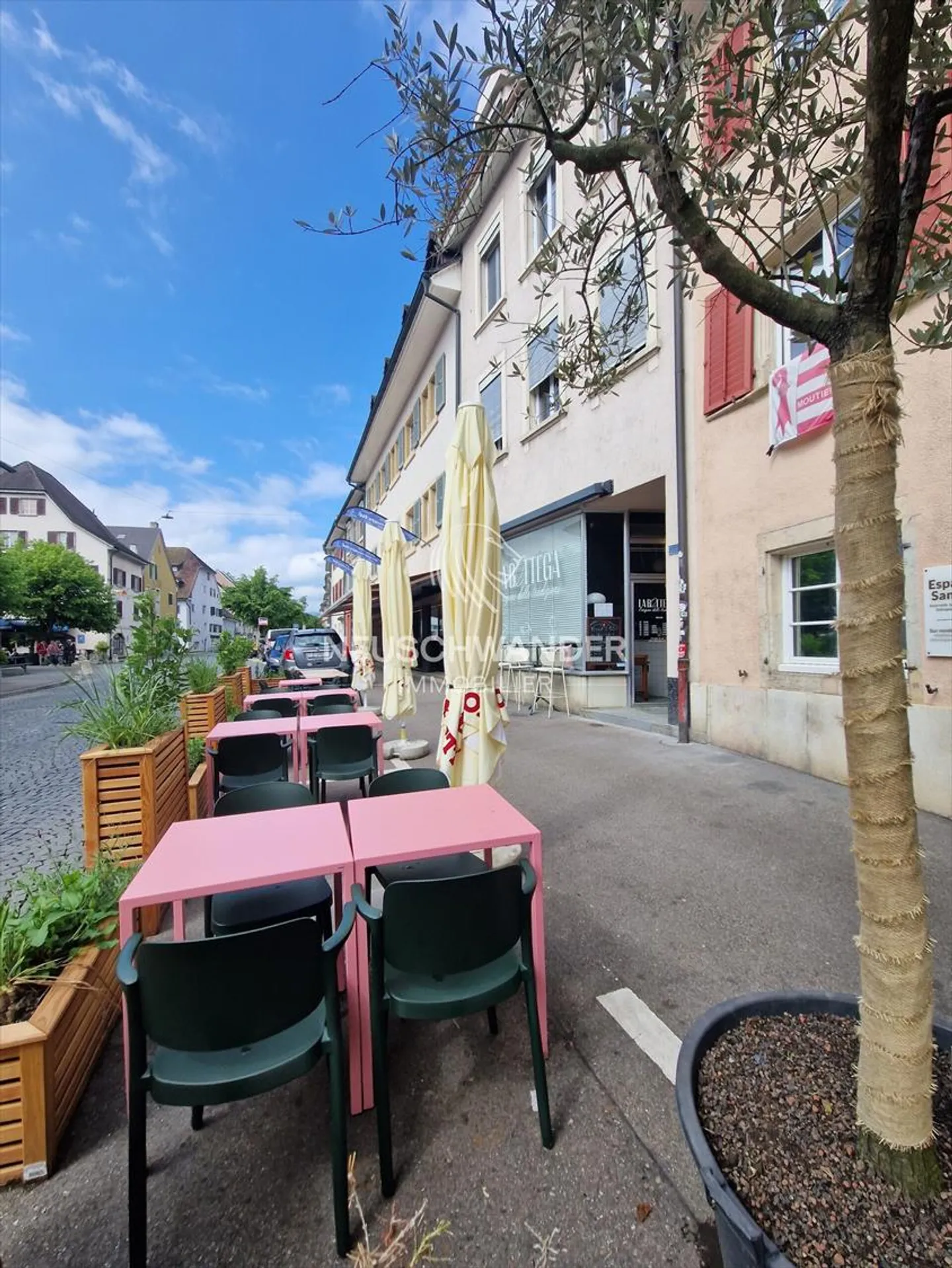 Edificio ad uso misto in vendita - Foto 2 di 9