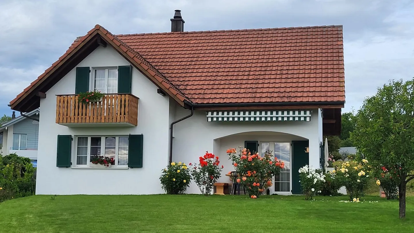 Charmante maison individuelle avec beaucoup d'espace extérieur - Photo 1 sur 12