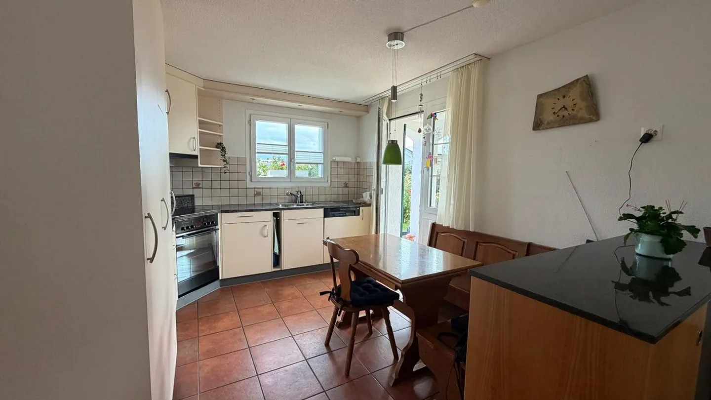 Charmante maison individuelle avec beaucoup d'espace extérieur - Photo 2 sur 12
