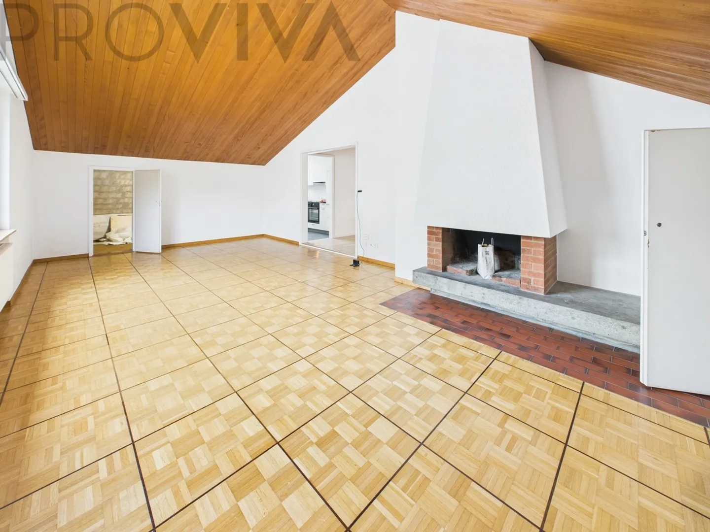 Charming, spacious and with fireplace - Photo 1 of 4