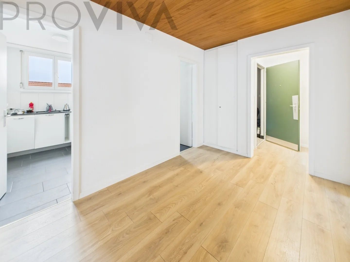 Charming, spacious and with fireplace - Photo 2 of 4