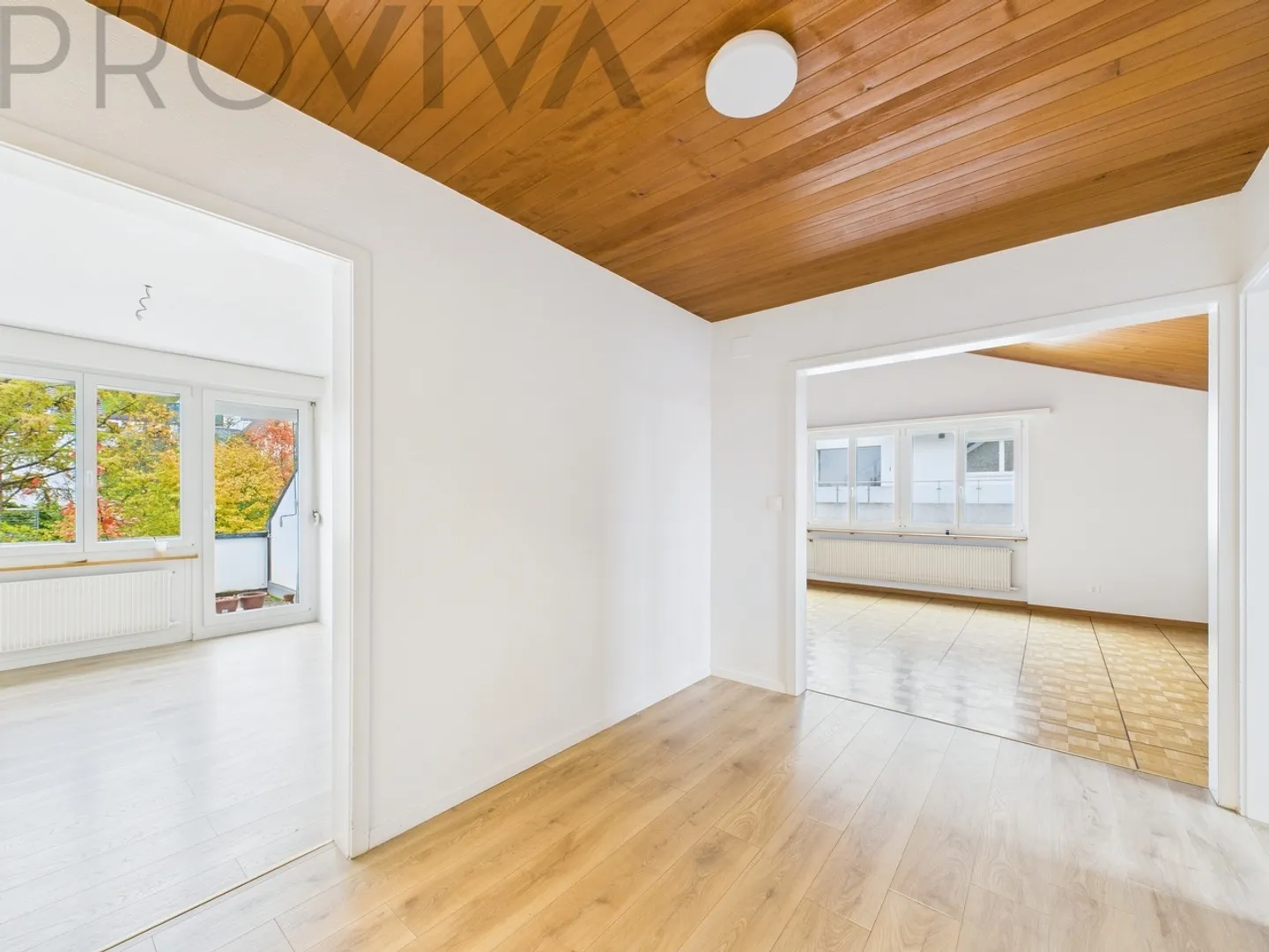 Charming, spacious and with fireplace - Photo 3 of 4