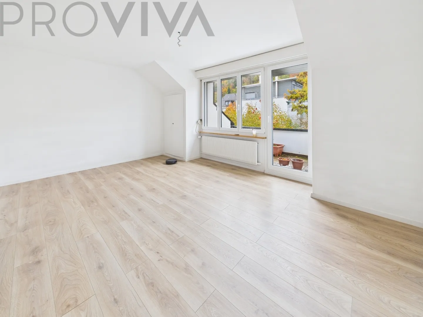 Charming, spacious and with fireplace - Photo 4 of 4