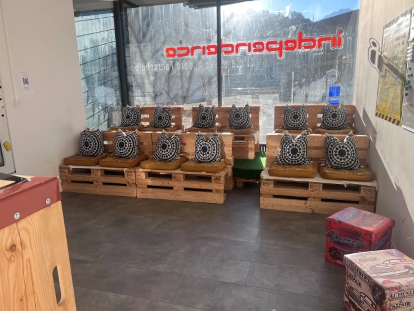 Votre magasin dans un emplacement central directement à la gare ouest d'Interlaken - Photo 3 sur 7