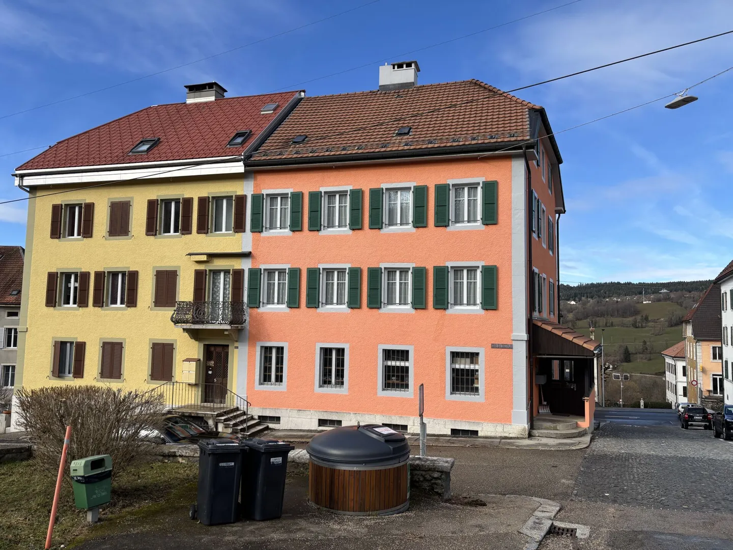 Schönes Familiengebäude mit Terrasse und Garten - Foto 2 von 14