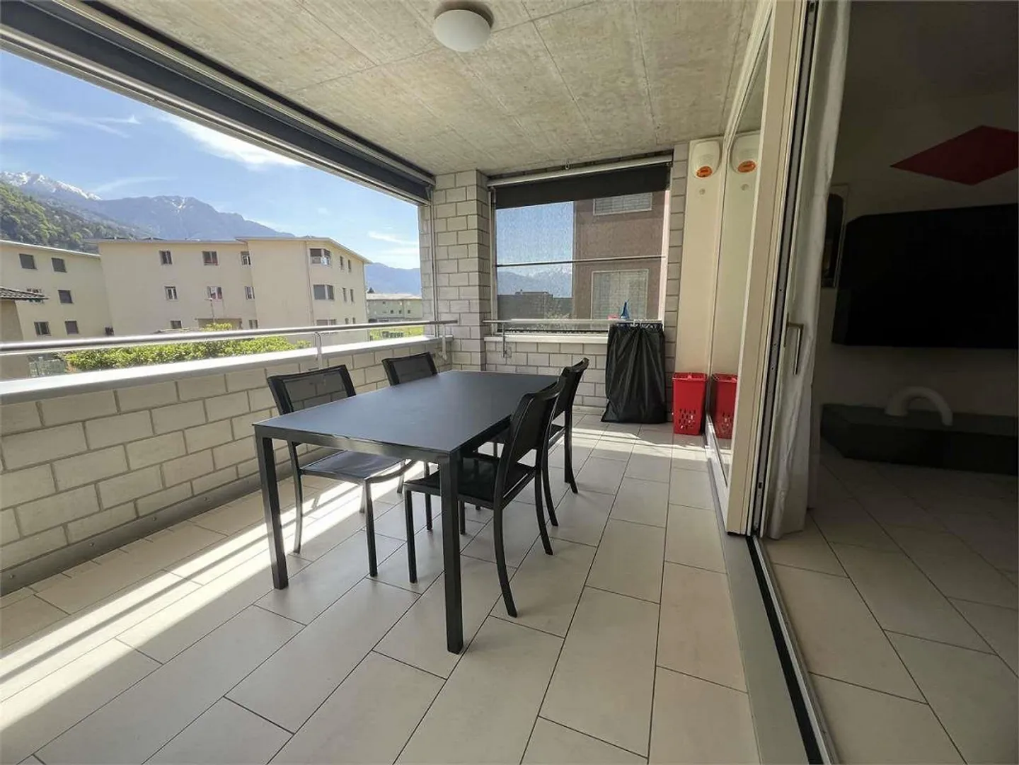 Apartment 4.5 with many advantages - Photo 1 of 13