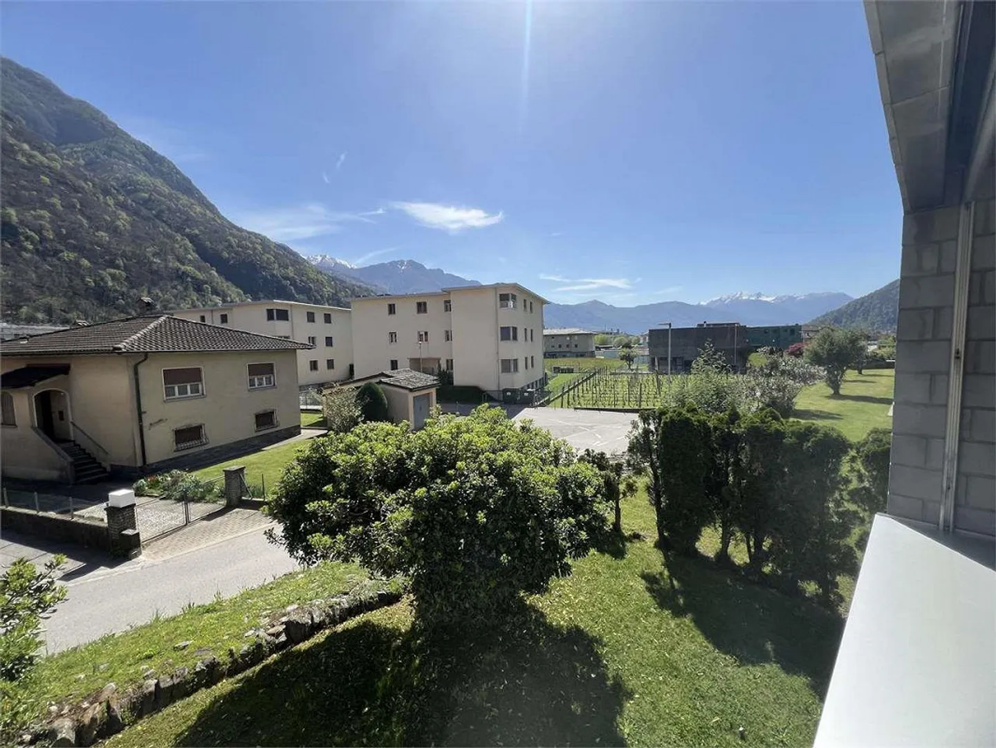 Apartment 4.5 with many advantages - Photo 2 of 13