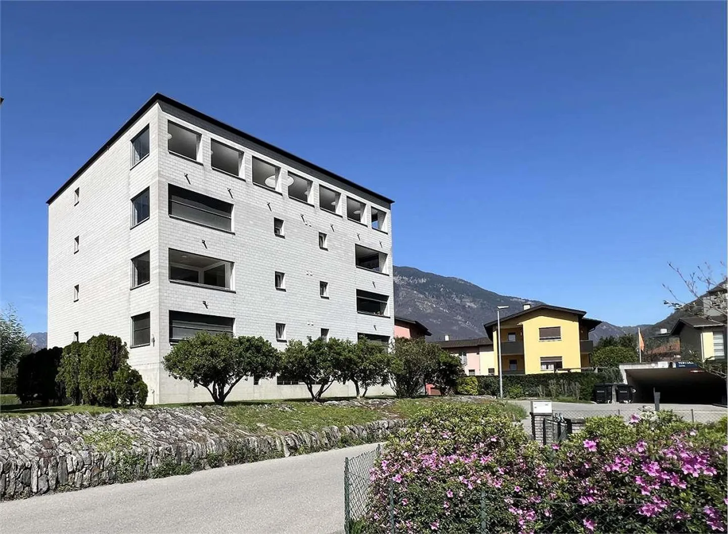 Apartment 4.5 with many advantages - Photo 3 of 13