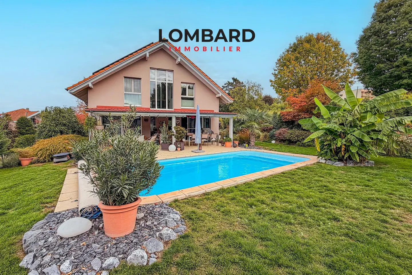 Beautiful detached villa with pool - Photo 1 of 13