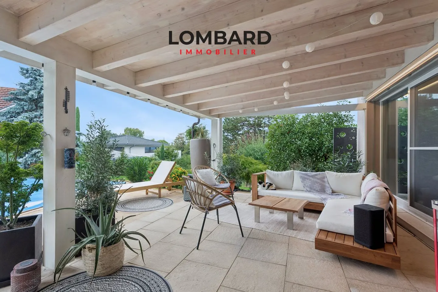 Beautiful detached villa with pool - Photo 2 of 13