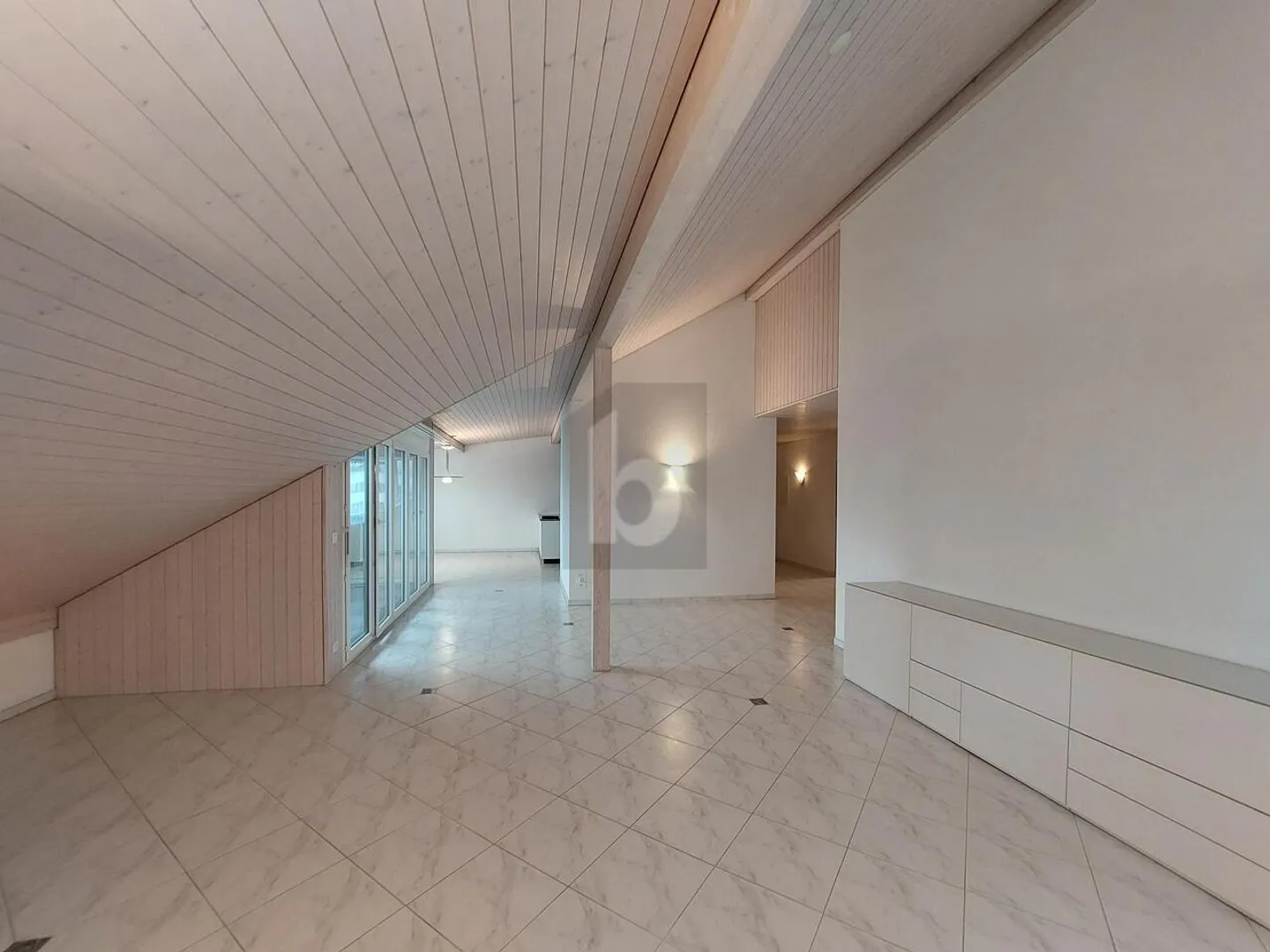 Charming Apartment with Lake View - Photo 4 of 6