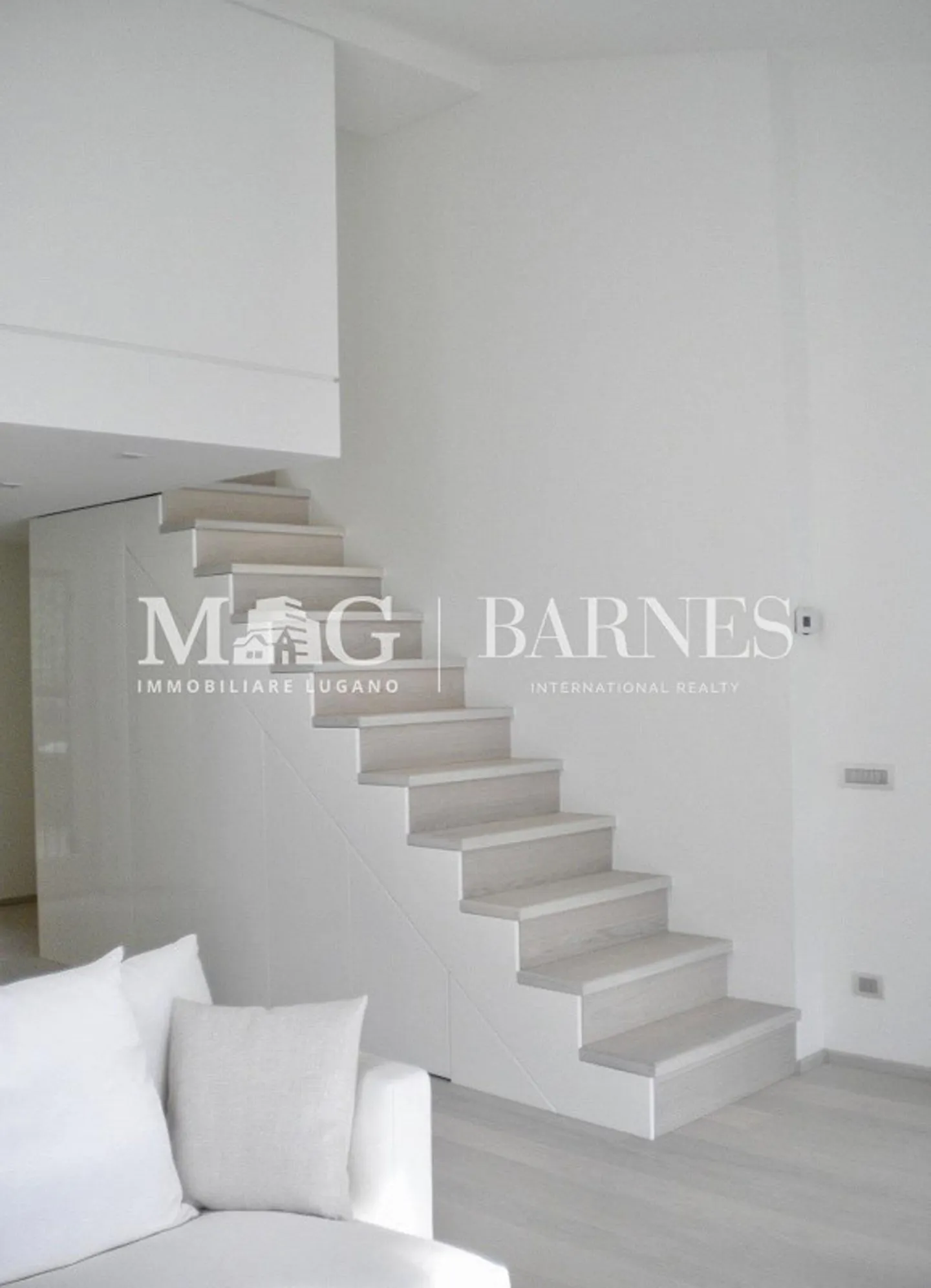 Morcote: Dachgeschoss-Penthouse 2.5 Zimmer mit Blick auf den Luganersee - Foto 9 von 13