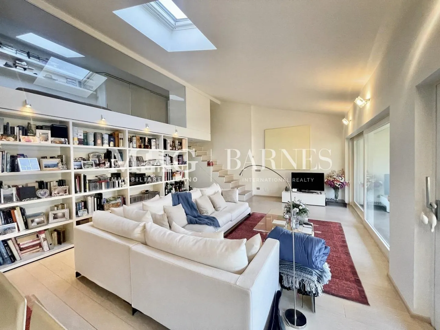 Morcote: Dachgeschoss-Penthouse 2.5 Zimmer mit Blick auf den Luganersee - Foto 3 von 13