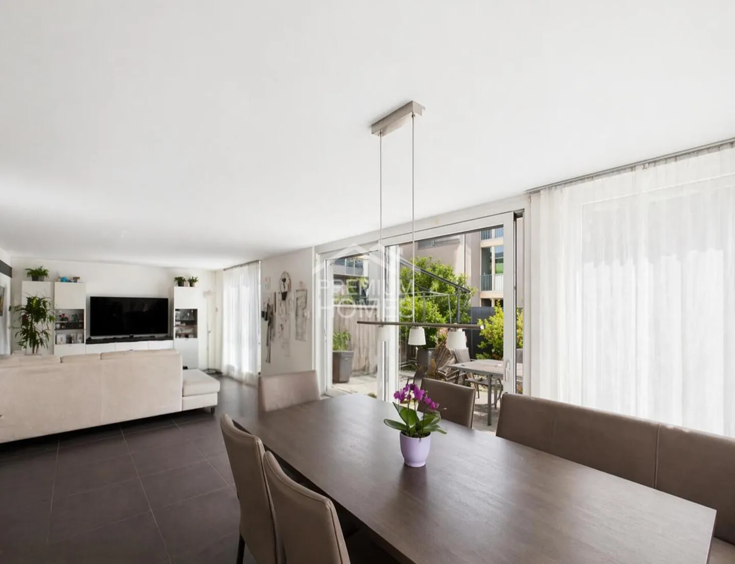 Modernes Chalet mit PV-Anlage - Foto 4 von 12